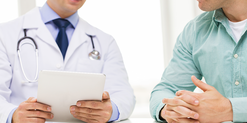 homem, medico, paciente, reposição hormonal, terapia de reposição com testosterona